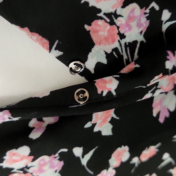 Candie's Floral & Lace Blouse - Picture 5 of 9